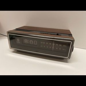 Vintage 80s GENERAL ELECTRIC DIGITAL FLIP NUMERALS Clock Radio TESTED WORKS